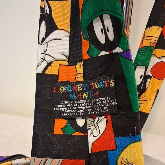 Warner Bros. Colorful Looney Tunes Tie - Picture 4 of 7